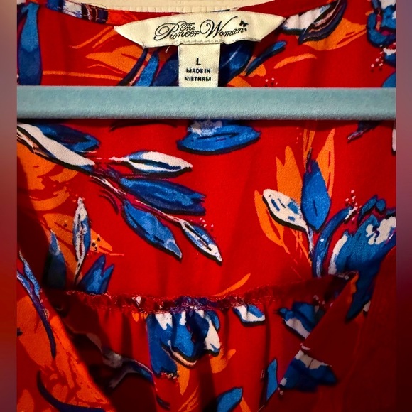 🌹The Pioneer Woman V-Neck Red and Blue Blouse - Picture 5 of 5